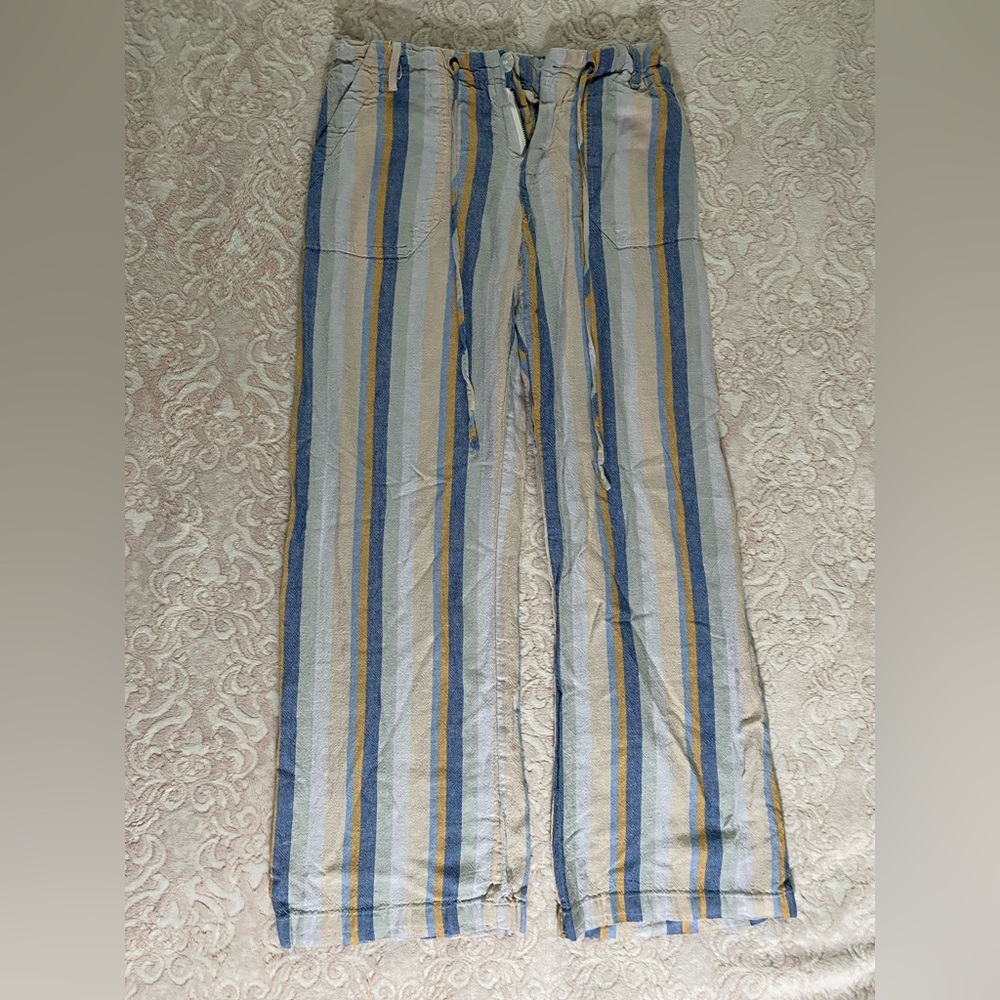 Just Living Linen Beachy Trousers,
Size Small, Worn Once, Perfect for
Summer